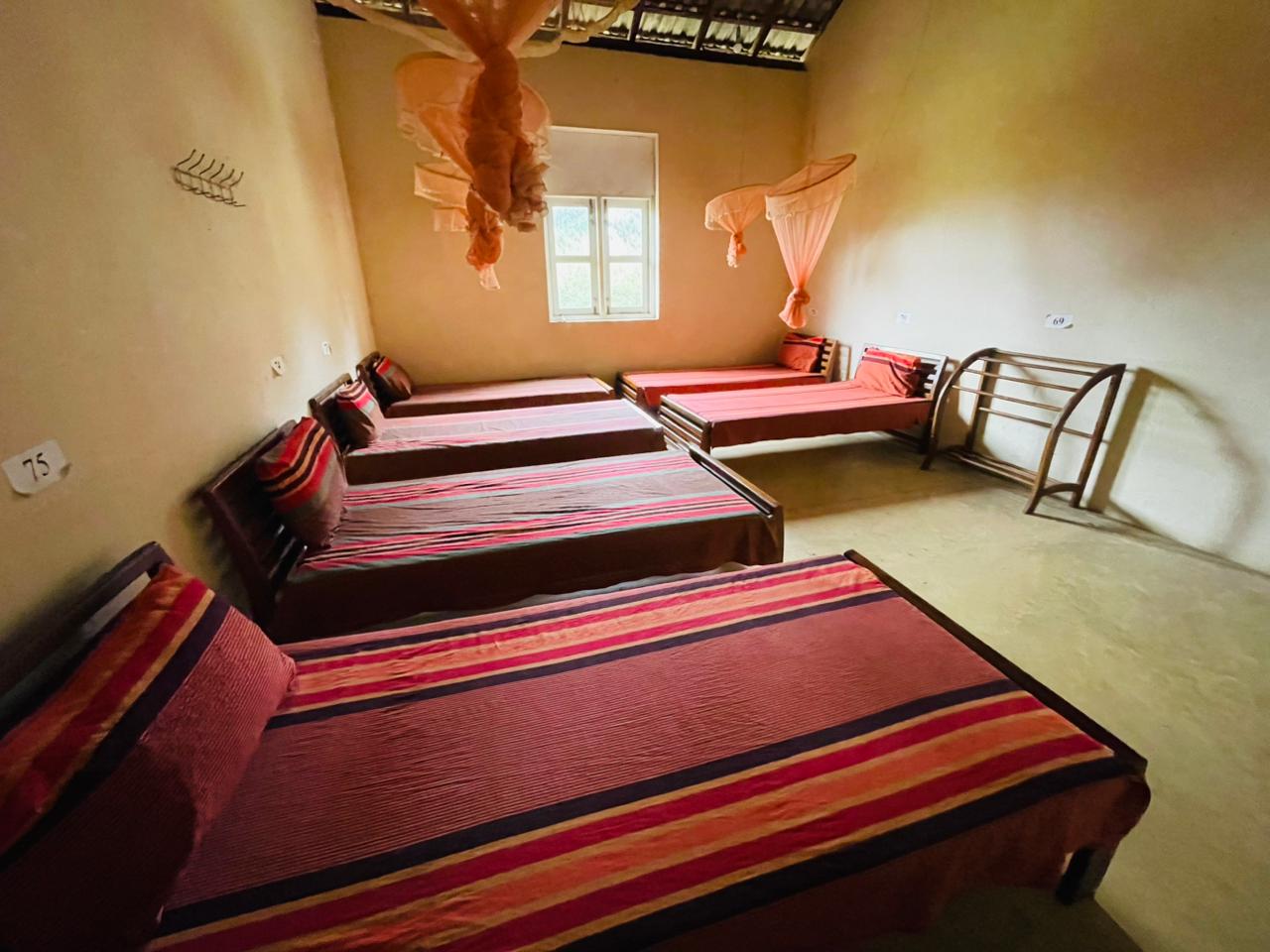 Hostal Room No 13